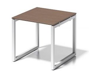Büroschreibtisch mit robuster Tischplatte und stabilem O-Gestell aus Stahl