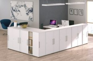 weiße Büro-Schiebetürenschränke mit Aufbauservice