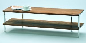 Design-Couchtisch aus Nussbaum massiv
