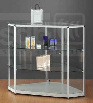 Verkaufstheke mit Schaukasten und abtrapezförmige Thekenvitrine