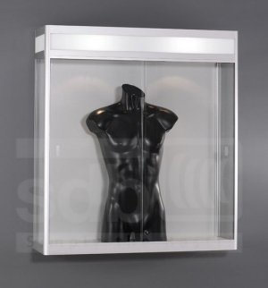 Wandvitrine mit beleuchtetem Firmenlogo