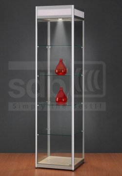 Messevitrine mit beleuchtetem Werbebanner